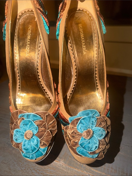 BCBGMaxAzria Shoes - BCBGMaxAzria Brown and Turquoise Floral Velvet Pumps